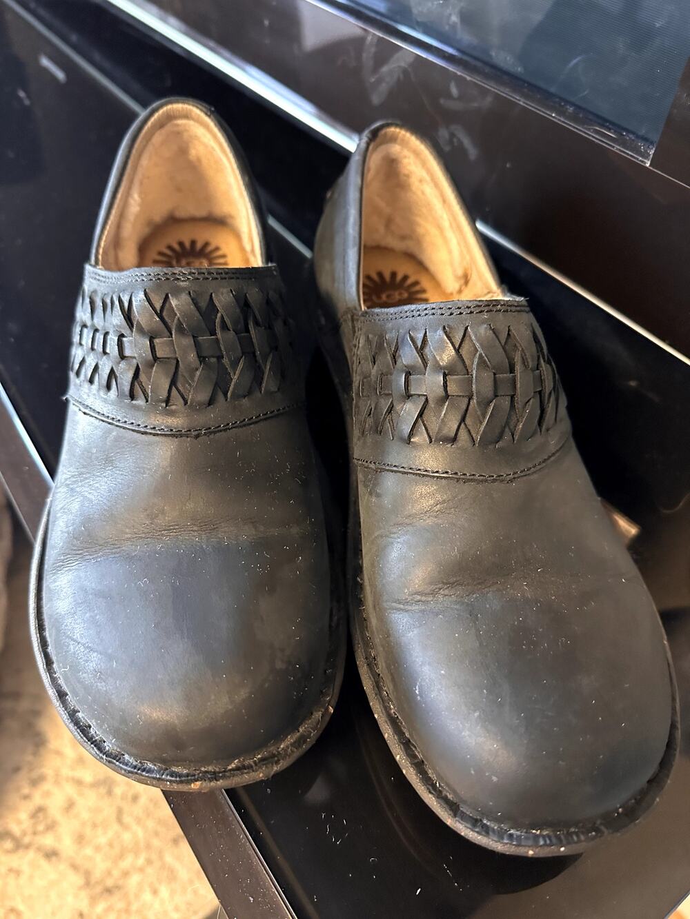UGG Australia Leather & Sheepskin Woven Slip-On Shoes Clogs Black Women's Size 9